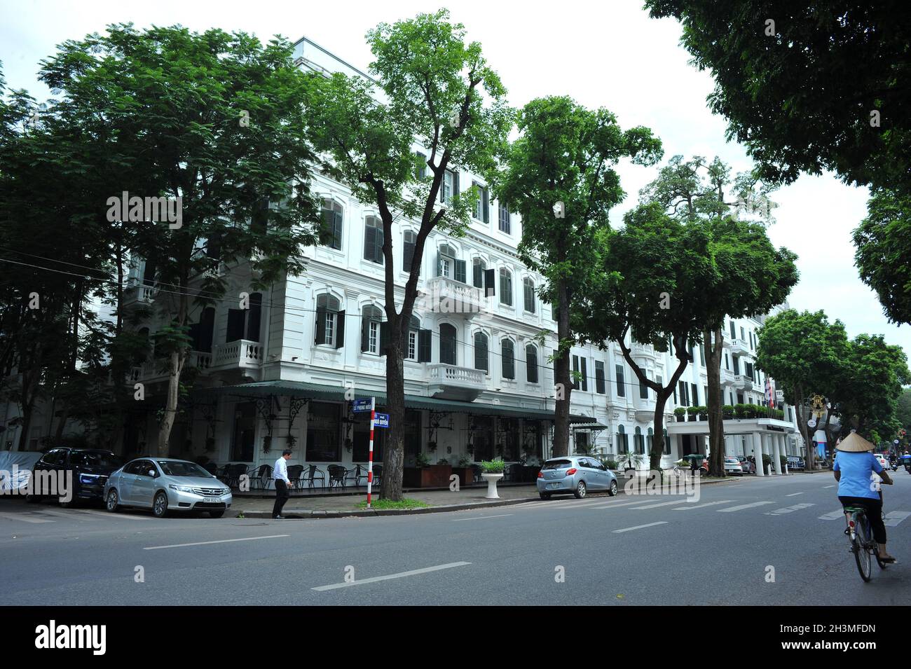 Arquitectura colonial francesa en la ciudad de Hanoi Foto de stock
