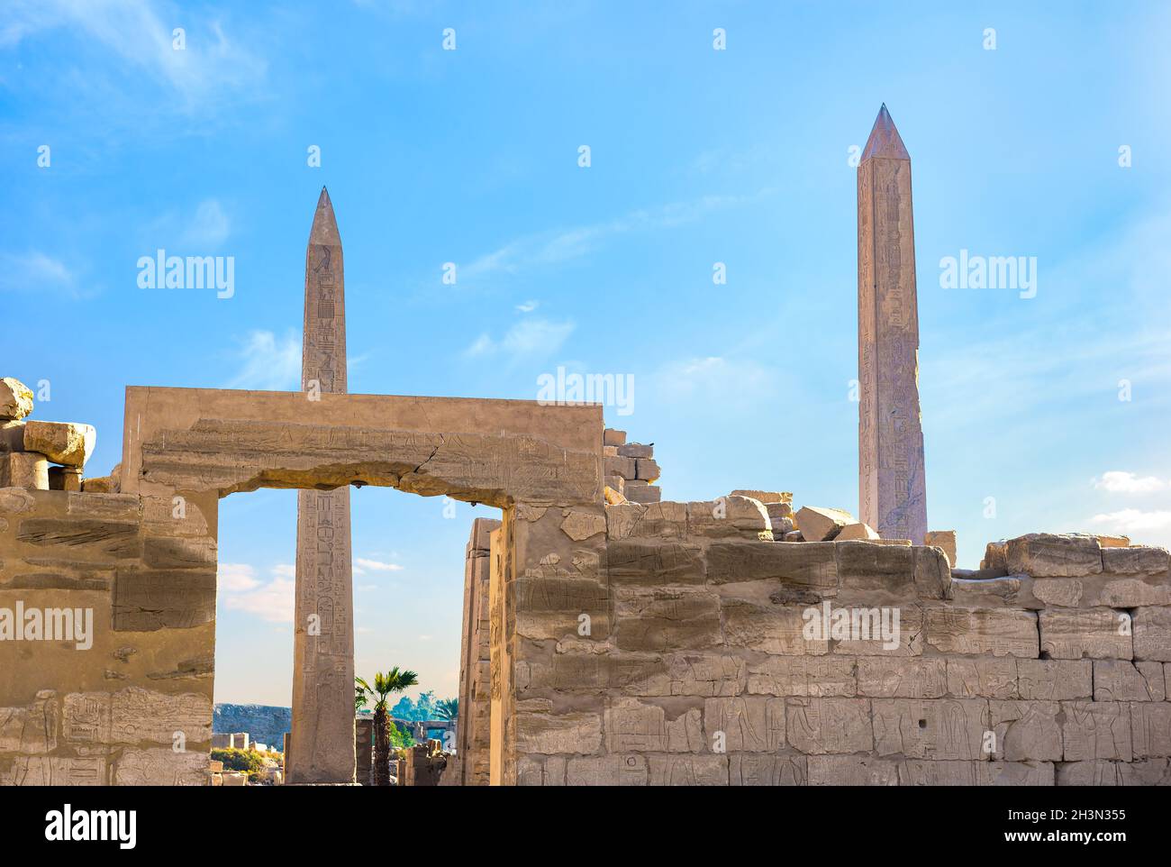 Los obeliscos en el templo de Karnak Foto de stock