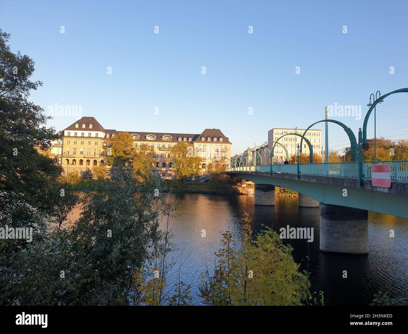 Blick auf die Schlossbrücke en Mülheim-Ruhr Foto de stock