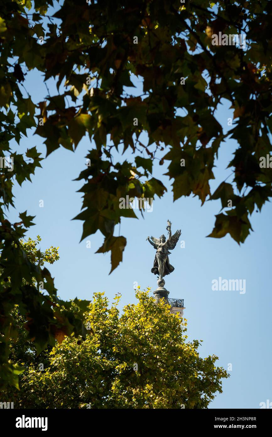 Estatua de la columna del monumento Girondins en Burdeos, Francia Foto de stock