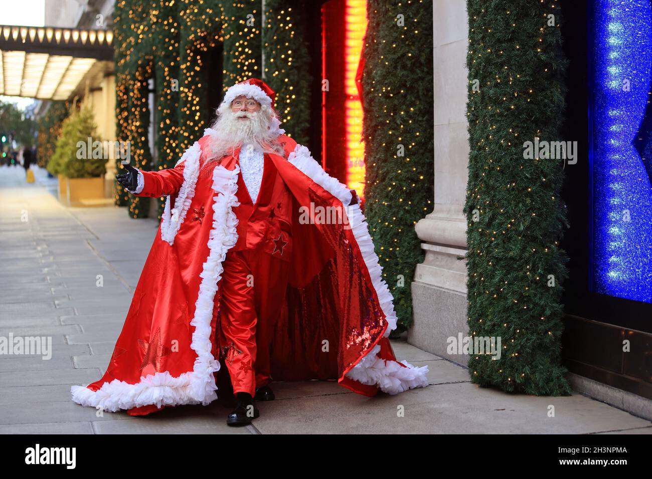 No Exclusivo: ***NO CORREO EN LÍNEA A MENOS QUE SE ACORDE***Con menos de 60 días hasta el Día de Navidad, Selfridges desvela su tema de Navidad de los Sueños a través de ico Foto de stock