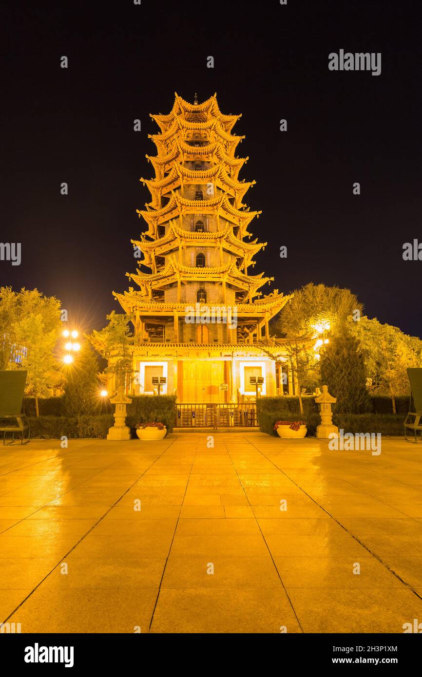 Zhangye pagoda de madera por la noche Foto de stock