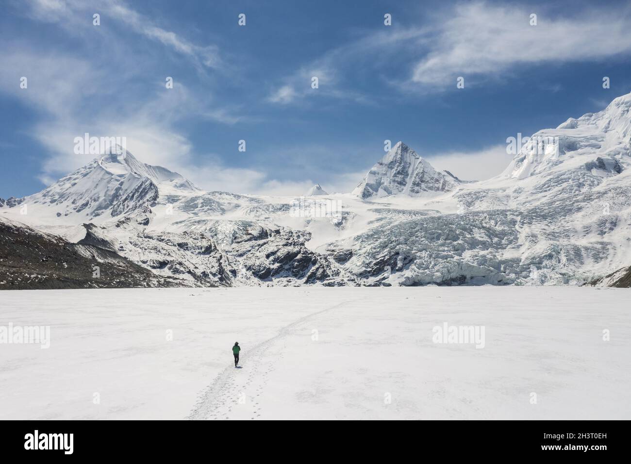 Montaña de nieve y paisaje glacial Foto de stock