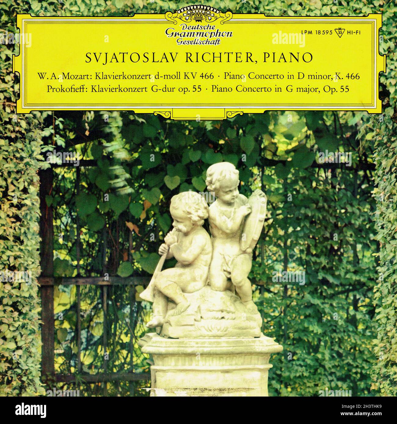 Mozart Piano Concerto K 466 â€¢ Prokofiev Piano Concerto Op 55 - Richter  DGG Tulips Mono 1 - Música Clásica Vinyl Record Vintage Fotografía de stock  - Alamy
