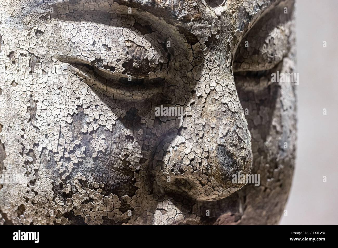 Antigua estatua de madera de buddha closeup Foto de stock