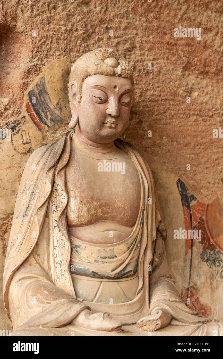 Grutas de montaña Maiji, estatua budista de primer plano Foto de stock