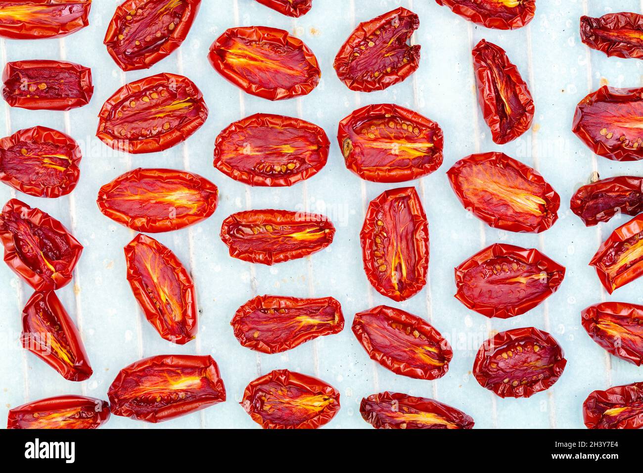 Mitades de tomate secas. Foto de stock
