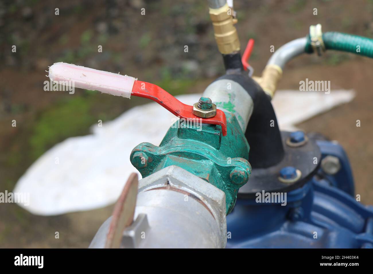 Válvula de control de caudal del motor de la bomba de agua con mango, piezas  de la bomba centrífuga de agua Fotografía de stock - Alamy