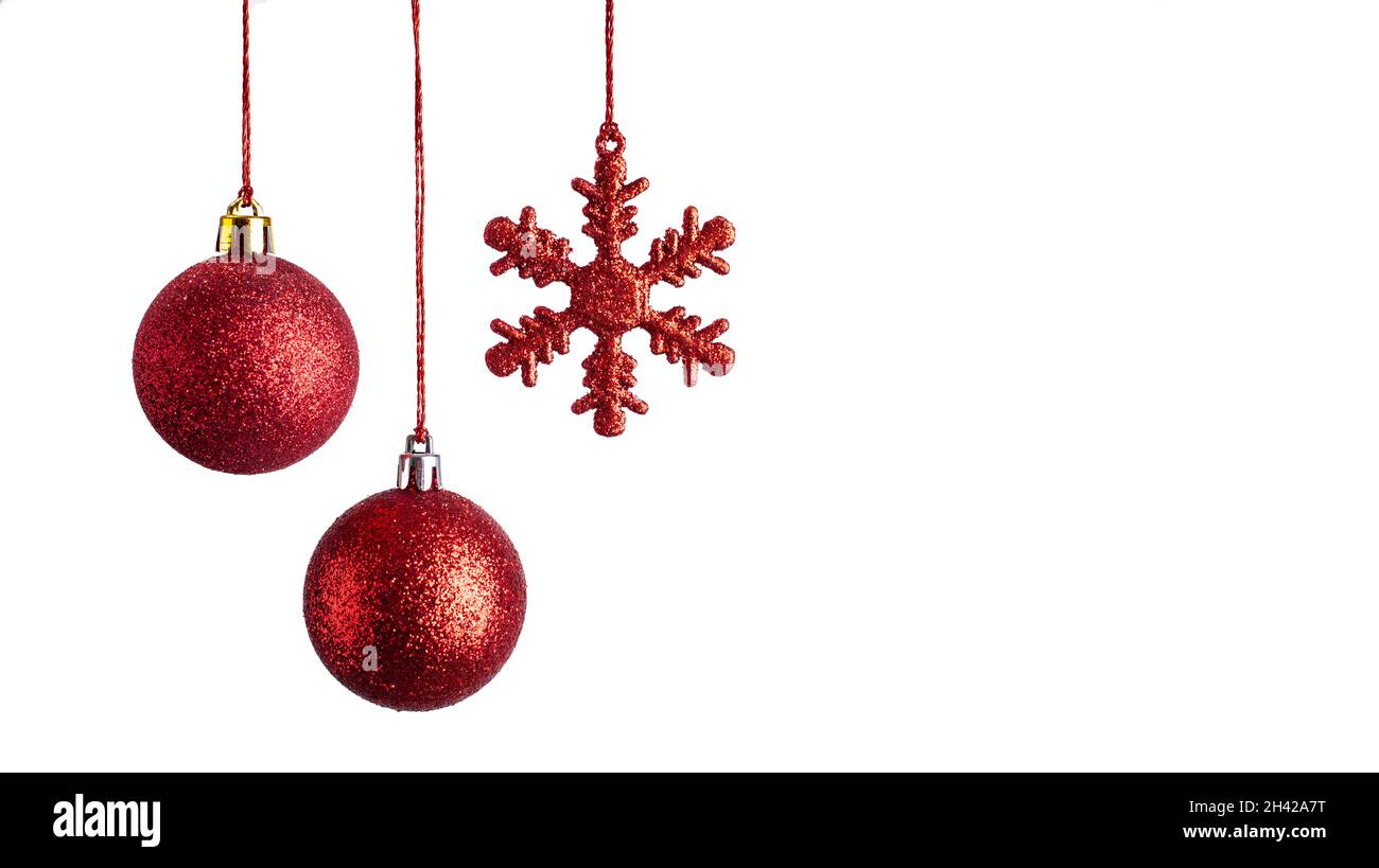 Bolas de navidad rojo sobre fondo blanco Fotografía de stock - Alamy