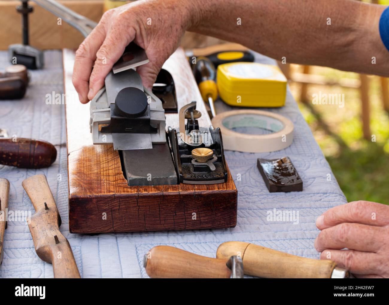 Afilar herramientas de mano fotografías e imágenes de alta resolución -  Alamy