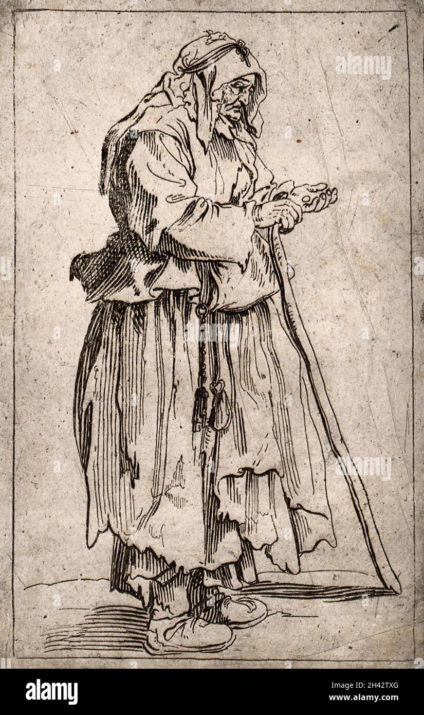 Una anciana vestida de trapos sosteniendo un palo en su mano derecha,  contando las monedas en la palma de su mano izquierda. Grabado posiblemente  después de J. Callot Fotografía de stock -
