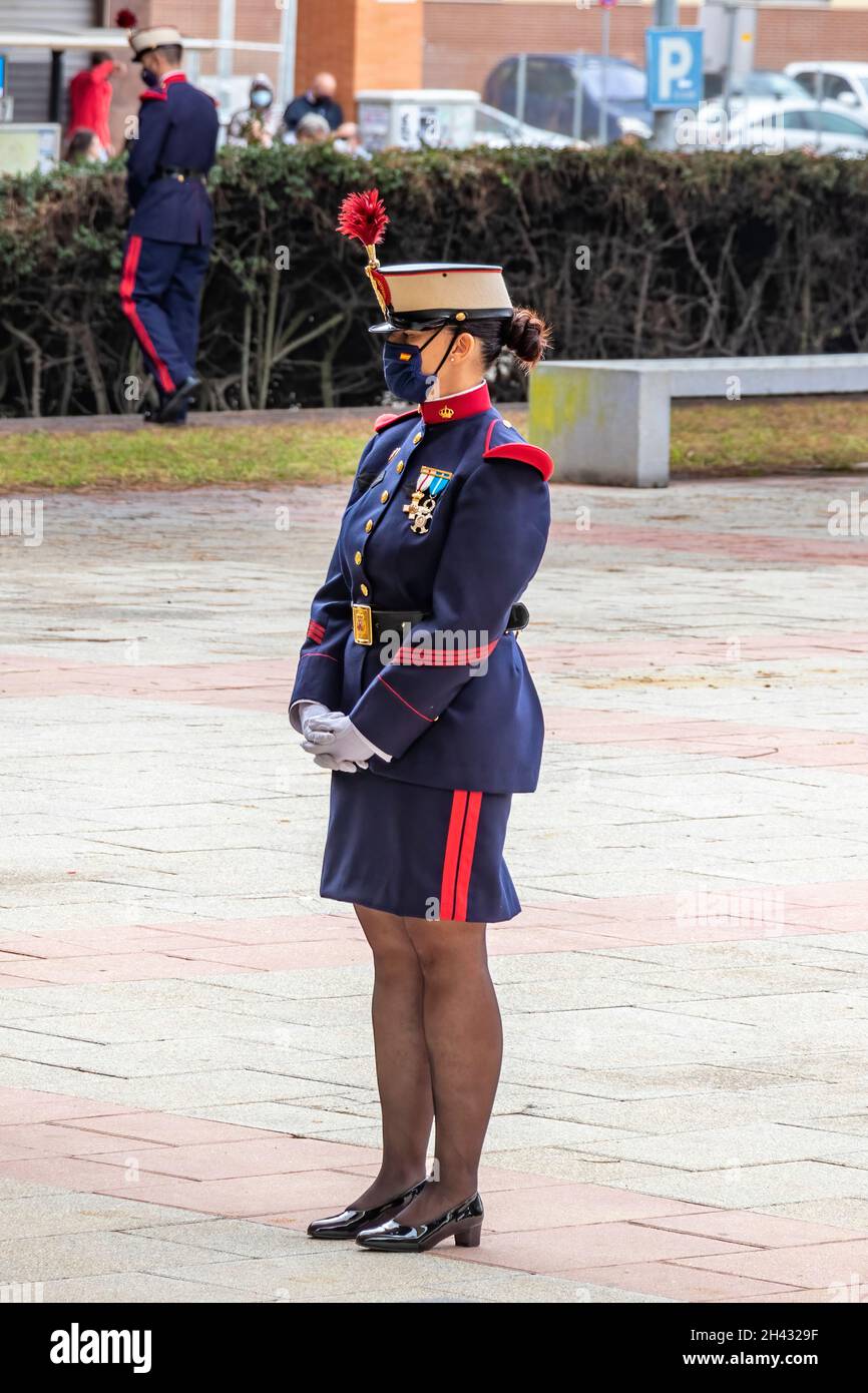 Mujer guardia civil españa fotografías e imágenes de alta resolución - Alamy