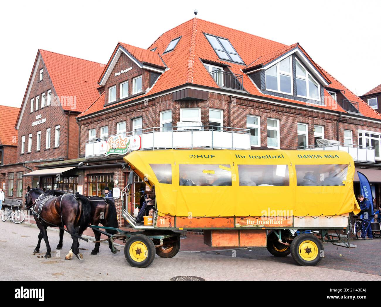 Carro cubierto tirado por caballos fotografías e imágenes de alta  resolución - Alamy