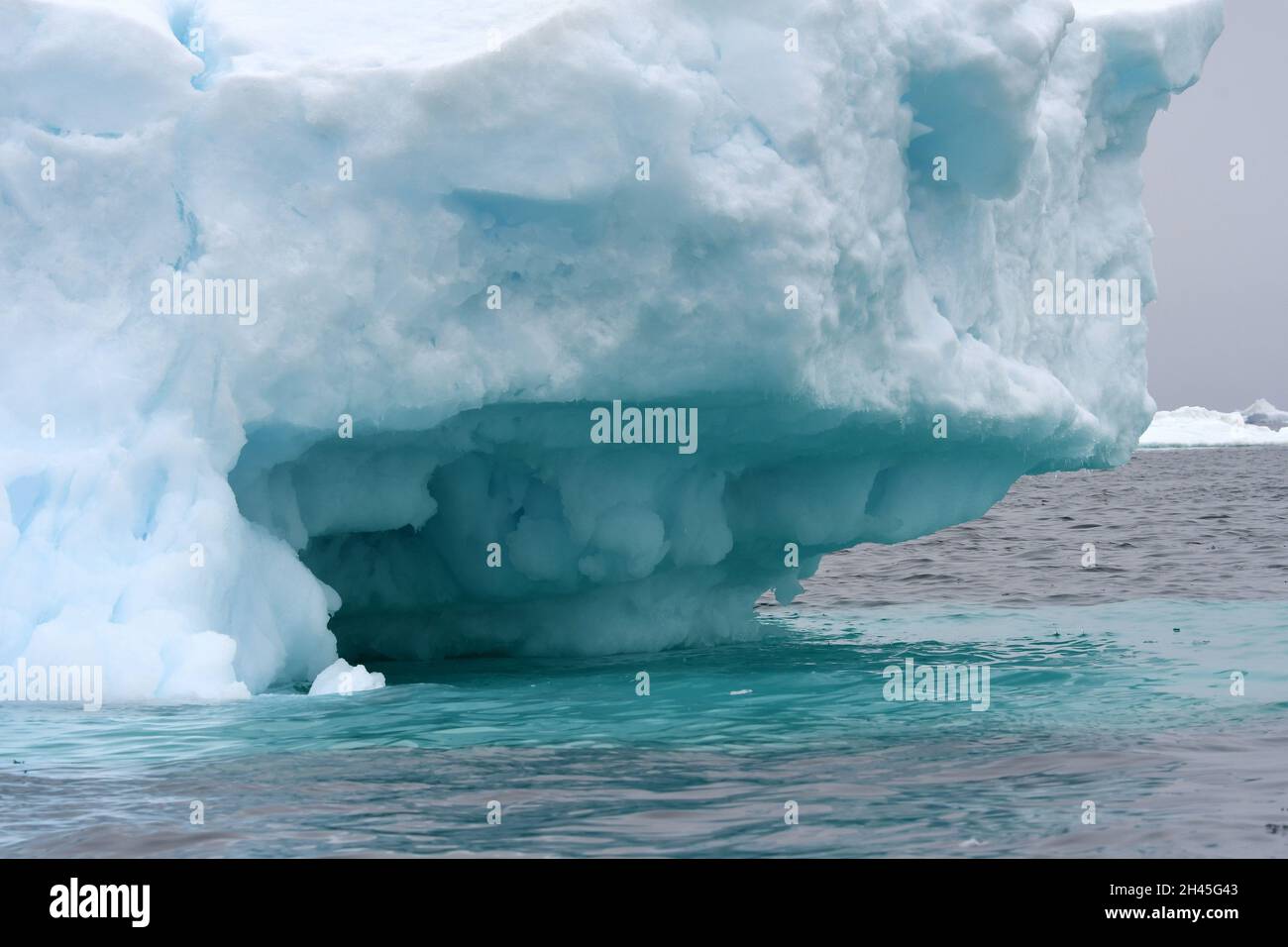 Iceberg frente a la costa de Groenlandia Foto de stock