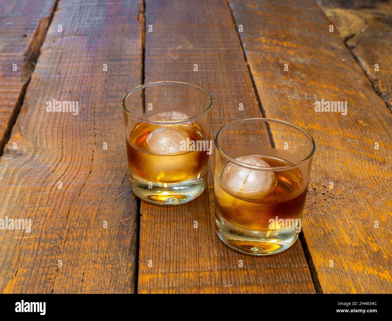 Whisky artesanal fotografías e imágenes de alta resolución - Alamy