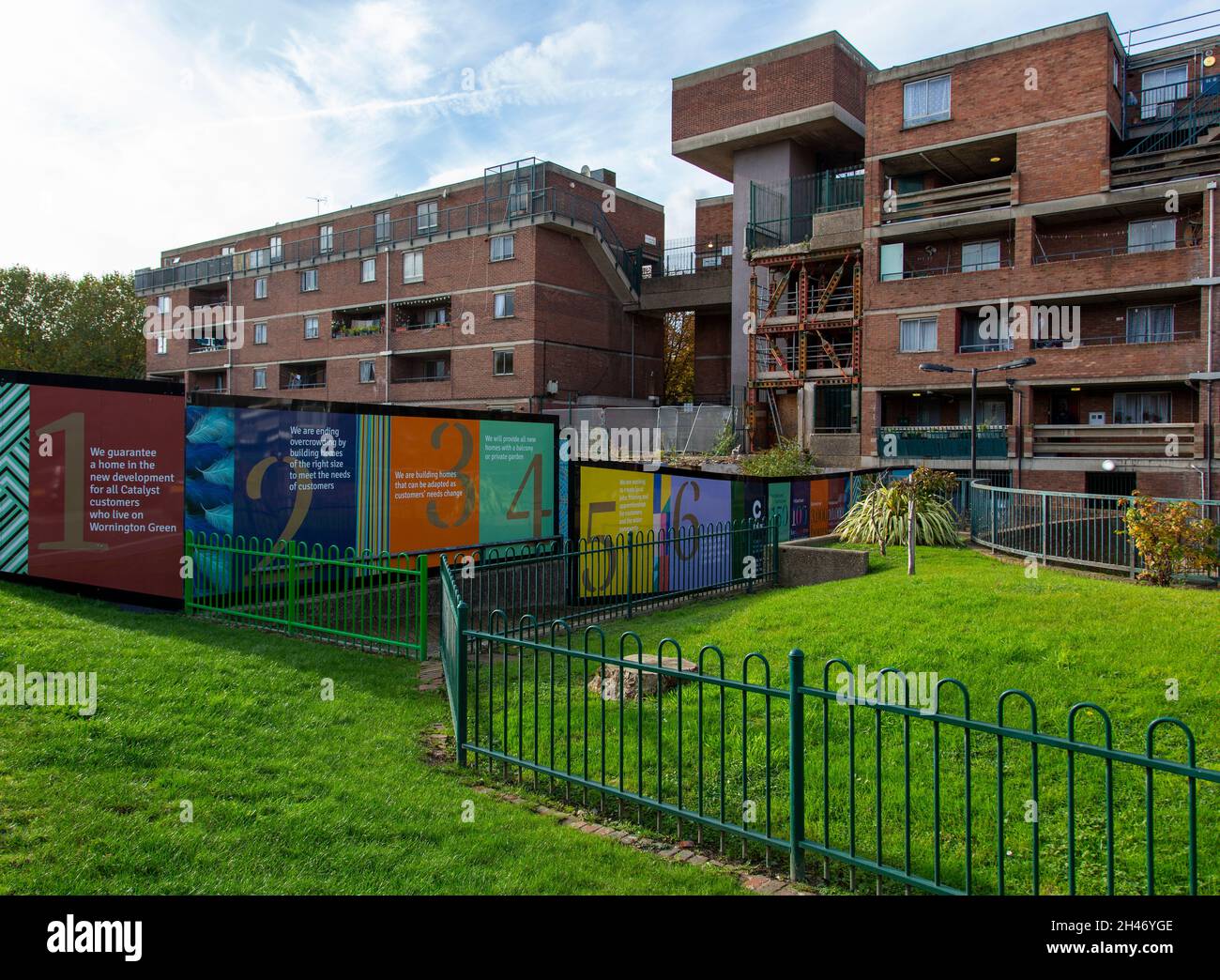 Green Estate modernista de Wornington, Londres W10 Foto de stock