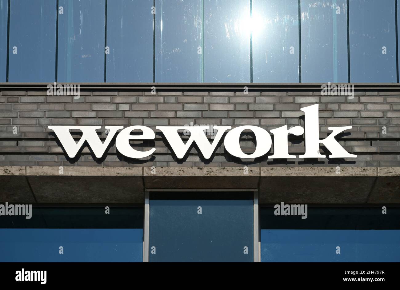 WeWork Coworking Space, Stralauer Allee, Friedrichshain, Berlín, Alemania Foto de stock