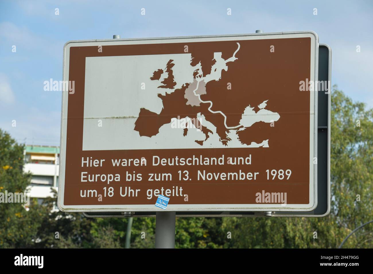 Grenzschild, Erinnerung, Berliner Mauer, Deutsche Teilung, Spandau, Berlín, Alemania Foto de stock