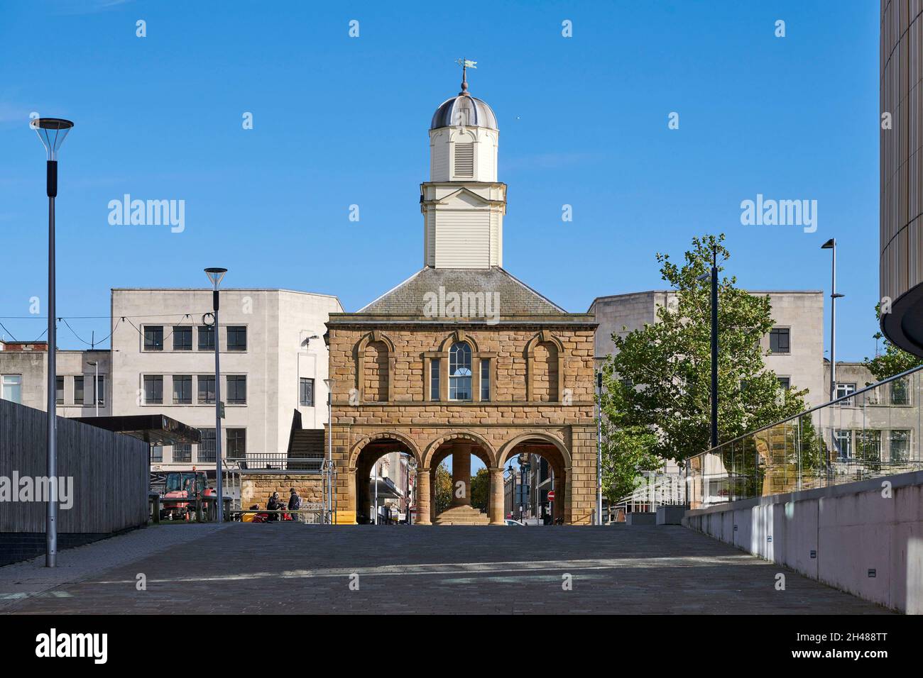 Market Square en South Shields, con el Old Town Hall, Tyneside, noreste de Inglaterra, Reino Unido Foto de stock