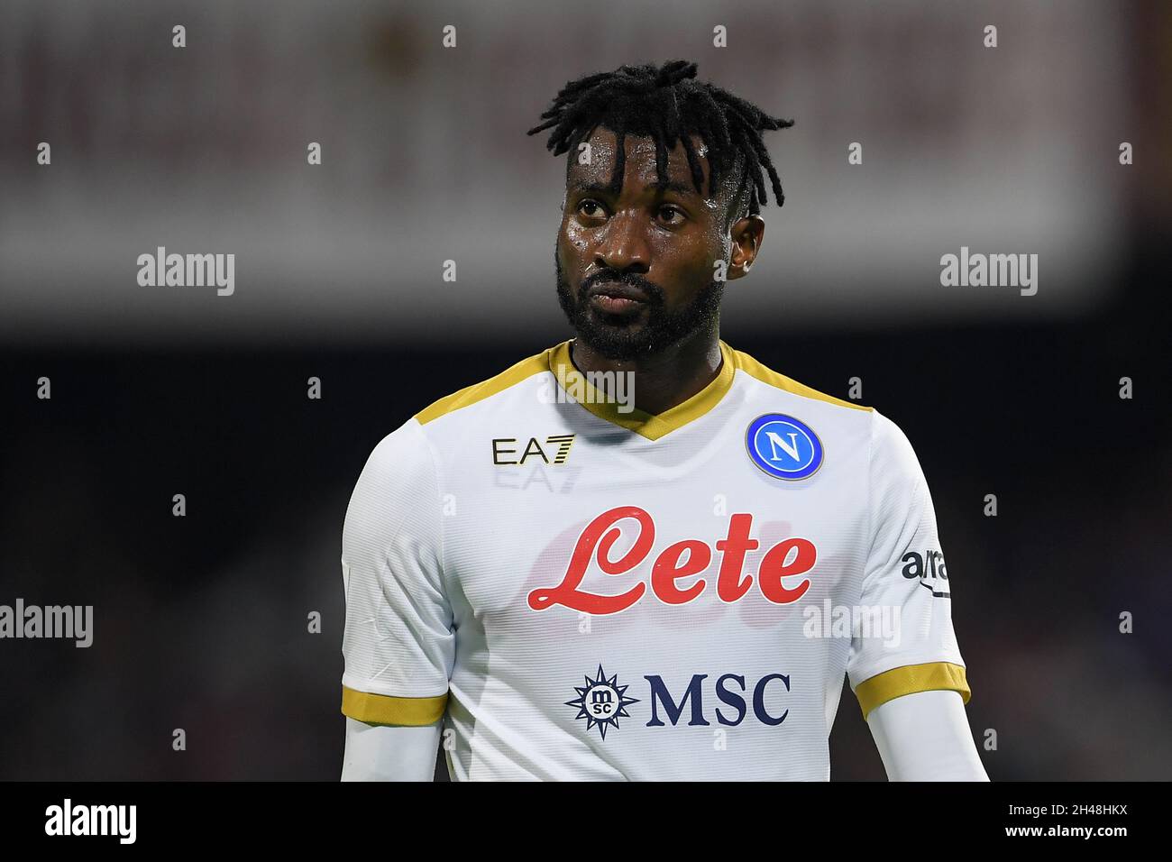 Andre Frank Zambo Anguissa De Napoles Durante La Serie A Partido Entre Salernitana 1919 Y Napoli Ssc En El Estadio Arechi Salerno Italia El Pasado Mes De Octubre Fotografia De Stock Alamy