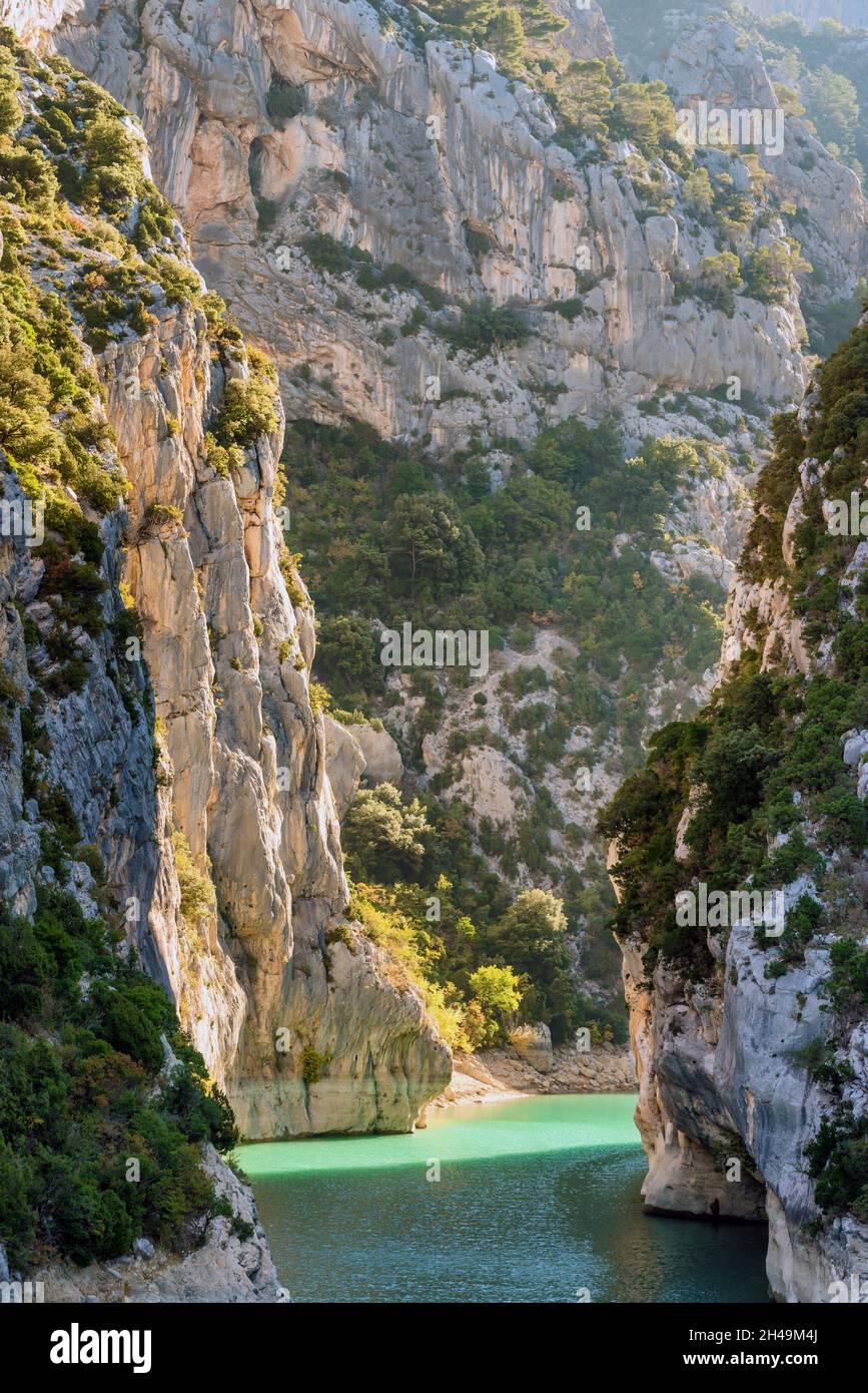 El Garganta de Verdon (en francés Gorges du Verdon) es un famoso cañón fluvial situado en la región de Provenza-Alpes-Côte d'Azur, en el sureste de Francia. Foto de stock