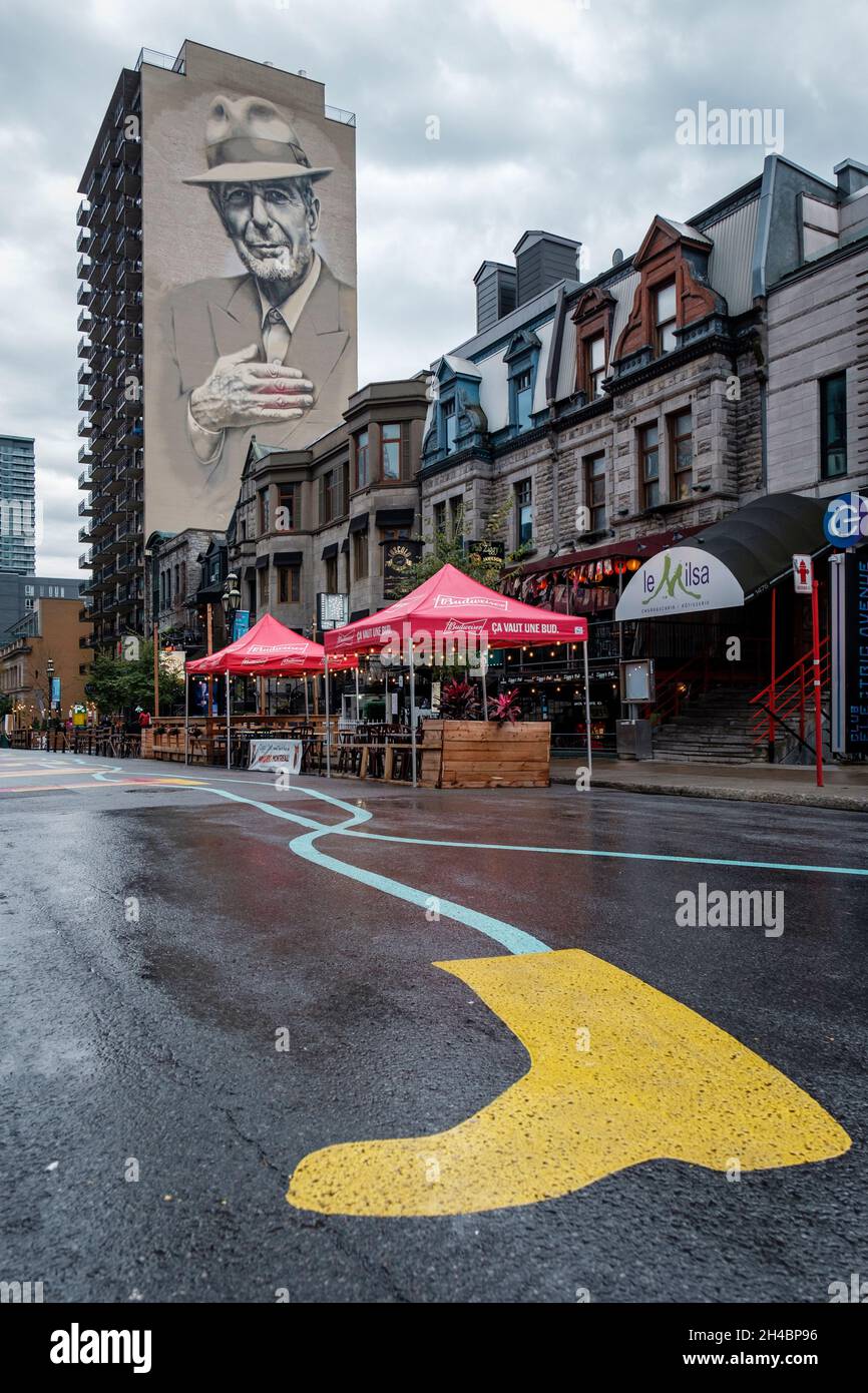 Mural conmemorativo de Leonard Cohen 'Torre de las Canciones' pintado