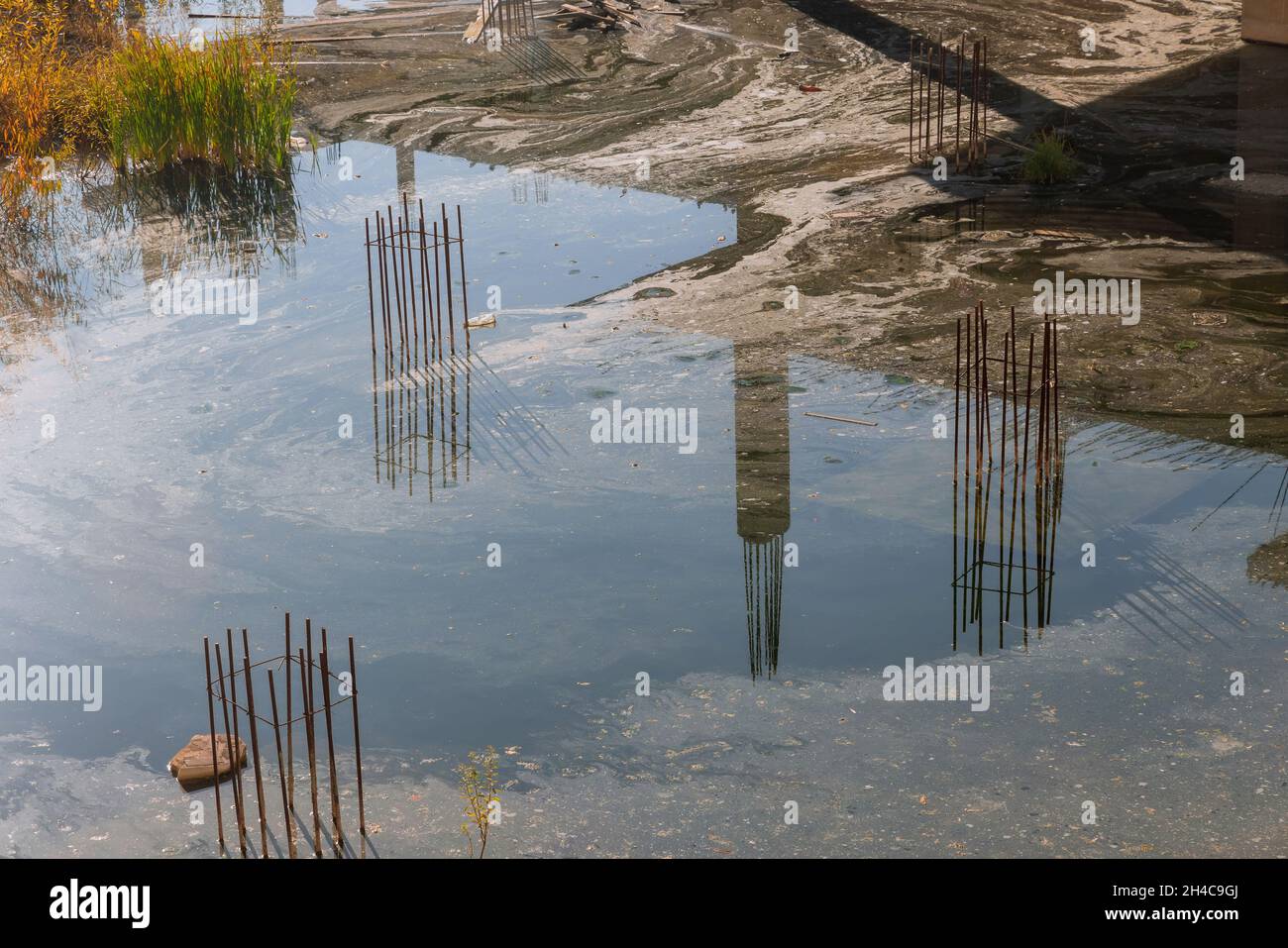 Sitio de construcción inundado durante un huracán Foto de stock