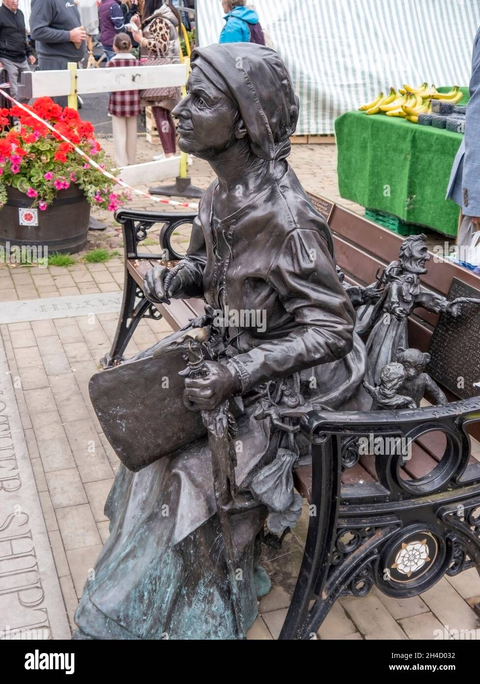 Estatua de la Madre Shipton en Knaresborough Foto de stock
