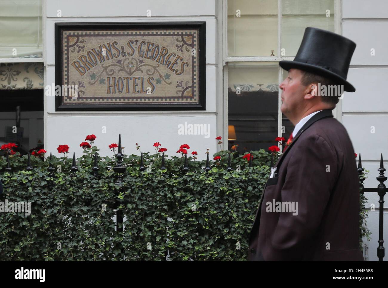 Una vista general del Brown's Hotel en Mayfair, Londres. Foto de fecha: Martes 10 de septiembre de 2019. El crédito de la foto debe ser: Isabel Infantes / EMPICS Entertainment. Foto de stock