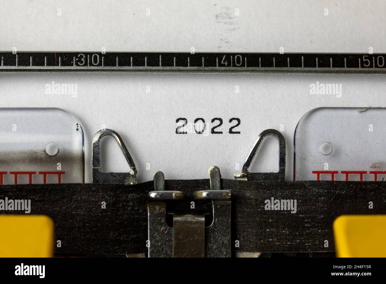 2022 escrito en una máquina de escribir vieja Foto de stock
