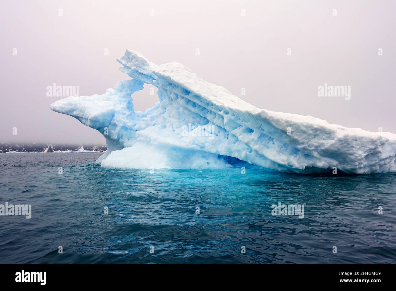 Iceberg en la costa oeste de Groenlandia Foto de stock