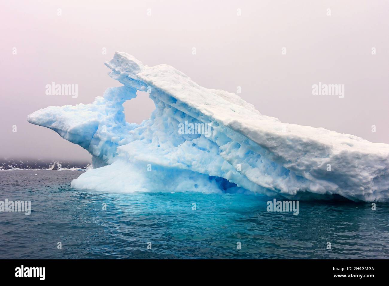 Iceberg en la costa oeste de Groenlandia Foto de stock