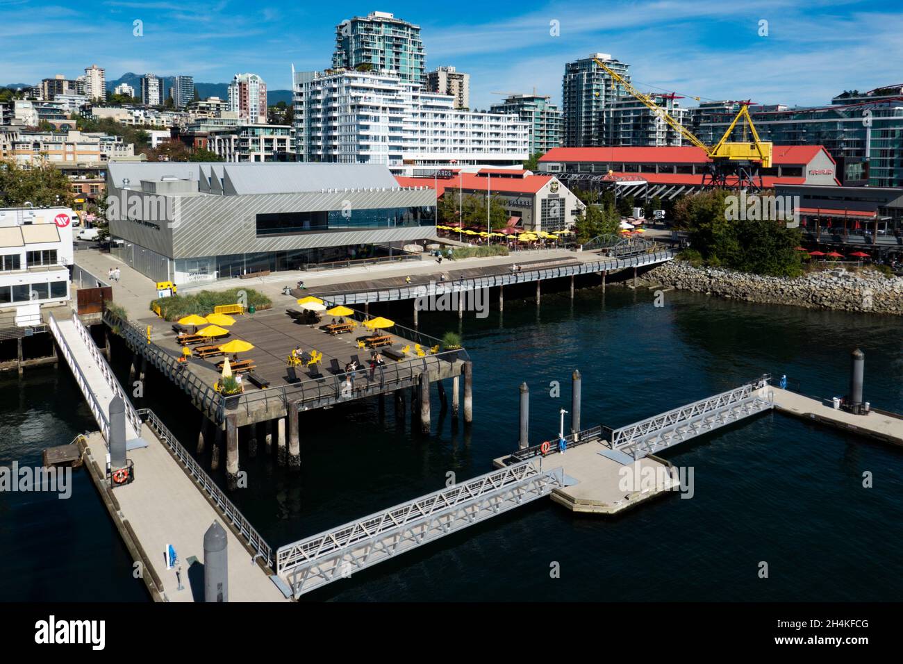 Lonsdale Quay, y la Polygon Gallery en North Vancouver, British Columbia, Canadá. Foto de stock