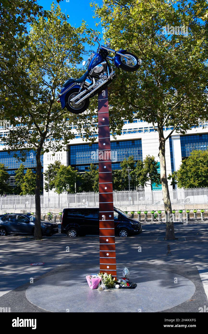 La Esplanade Johnny-Hallyday con una escultura del artista Bertrand Lavier, París Francia. Foto de stock