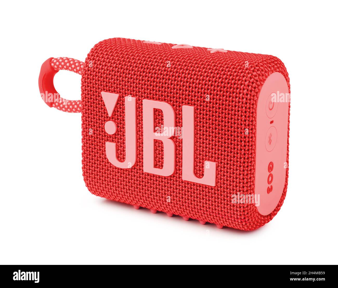 SAMARA, RUSIA - SEPTIEMBRE 7 2021: Columna musical JBL rojo aislado sobre fondo blanco. JBL GO 2. Altavoz Bluetooth portátil. Foto de stock