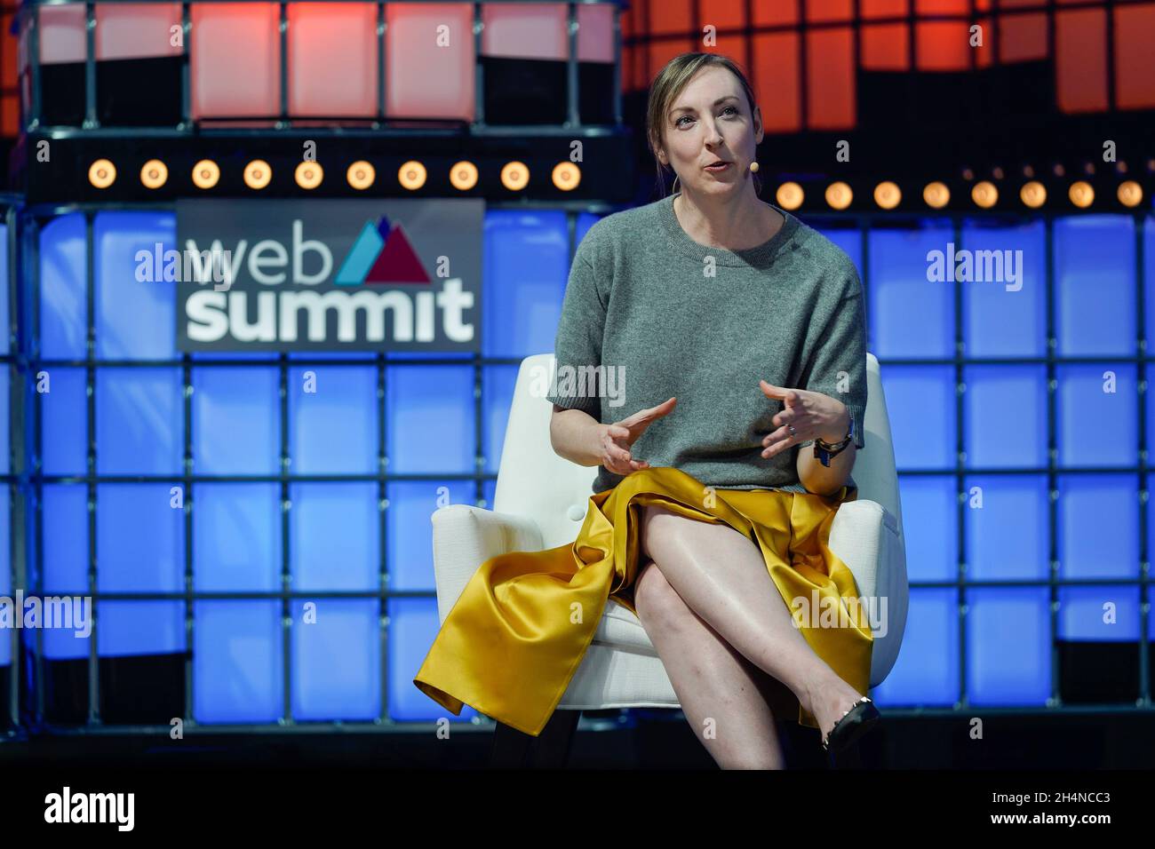 Jessica Spence Presidenta De Marcas De Beam Suntory Se Dirige A La Audiencia Durante El Tercer Dia De La Cumbre Web 21 En El Parque Das Nacoes En Lisboa Foto De Bruno