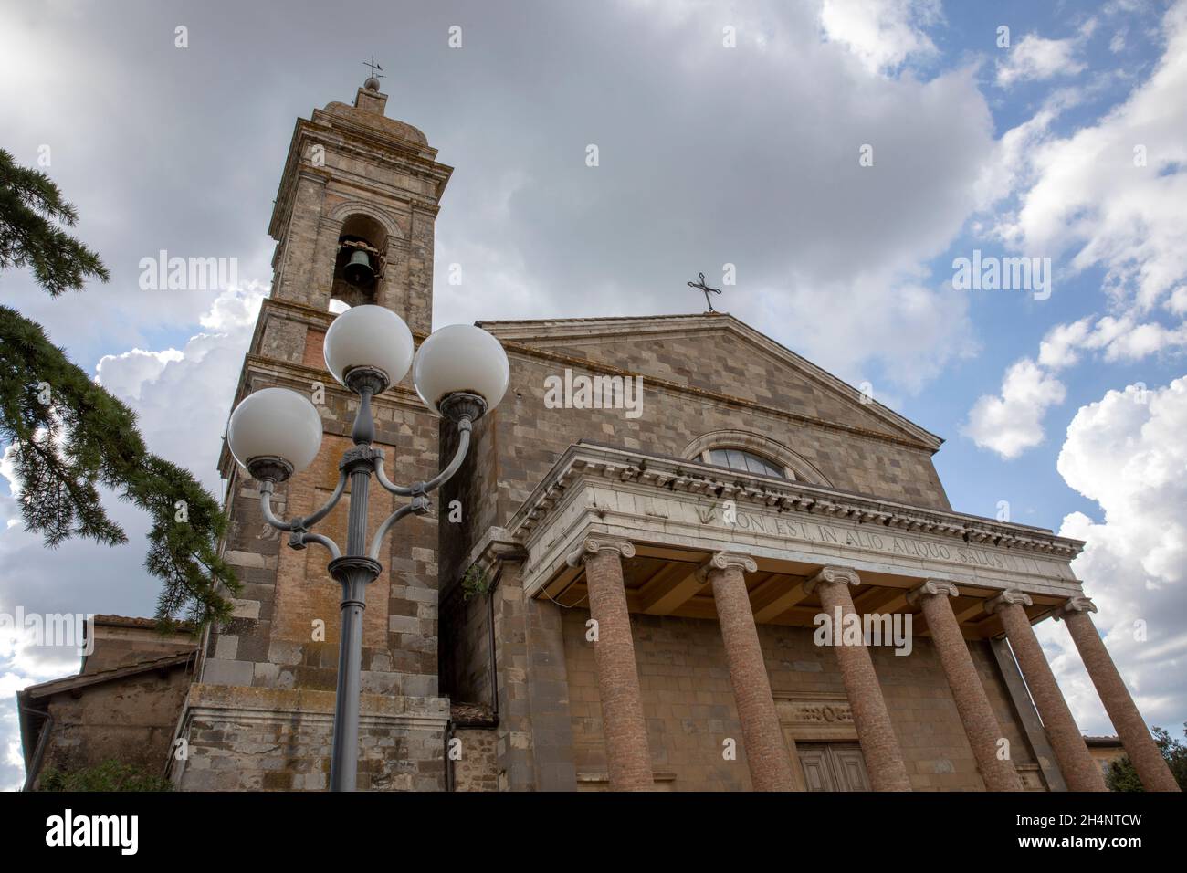 Catedral del Santo Salvador o Cattedrale del Santissimo Salvatore en Montalcino, Toscana, Italia Foto de stock