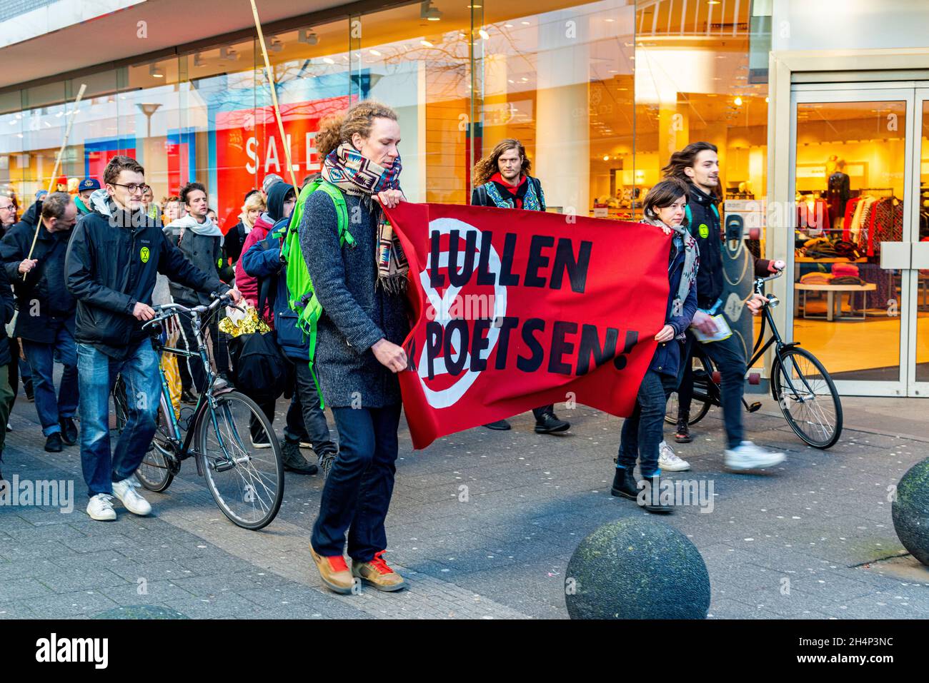 Rotterdam, Países Bajos. Acción, protesta y descatalogación por parte de los miembros de XR contra el cambio climático y la inabebidición de los gobiernos para tomar medidas nesesarias. Foto de stock