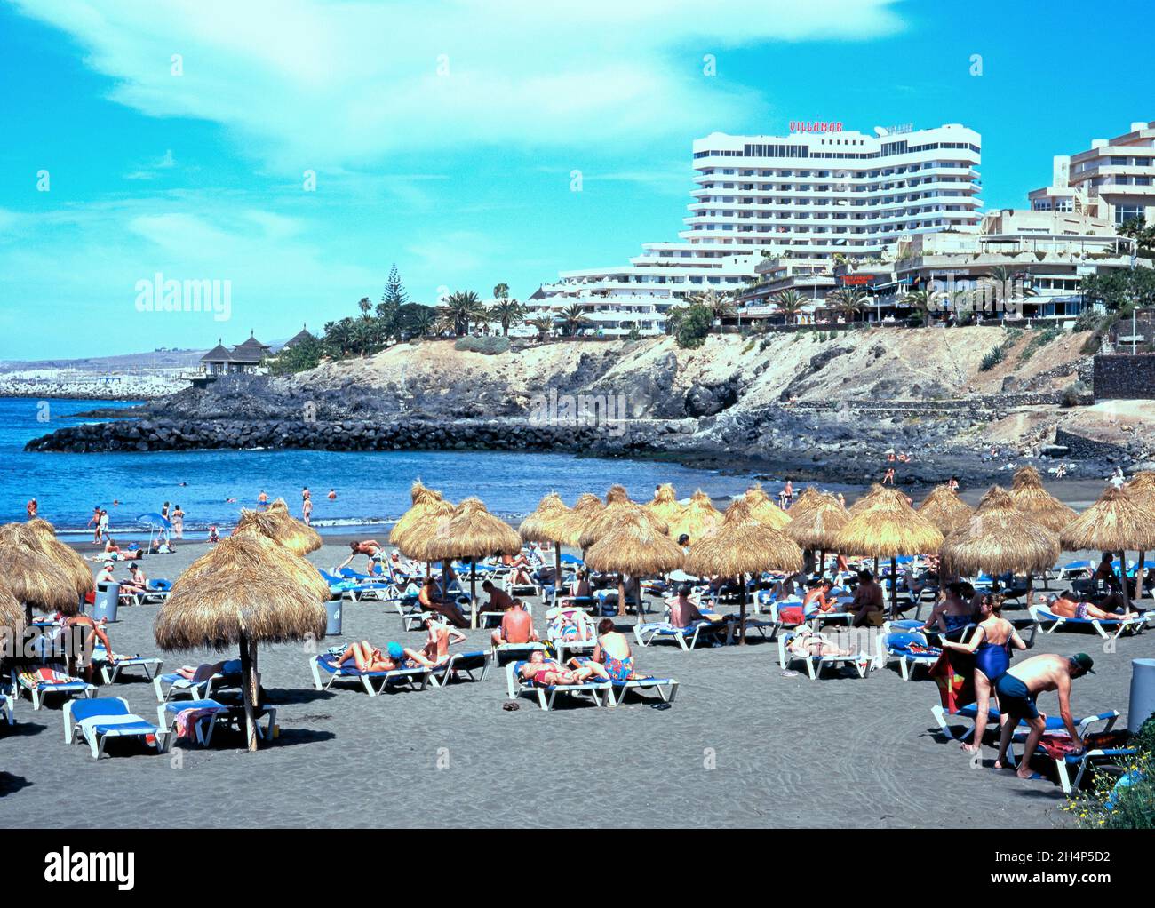 Holidaymakers on beach tenerife spain fotografías e imágenes de alta  resolución - Alamy