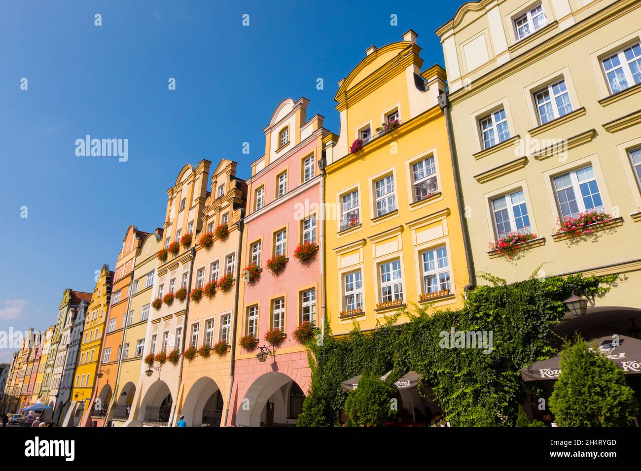 Fachadas de casas, Rynek Jeleniogórski, plaza principal, Jelenia Gora, Polonia Foto de stock