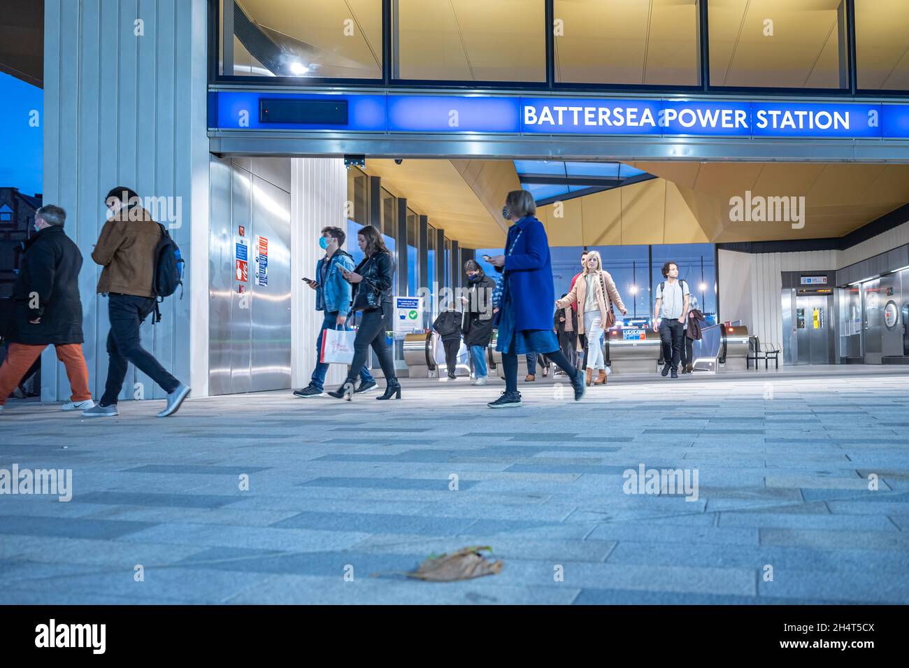 Estación de metro Battersea Power Station Foto de stock