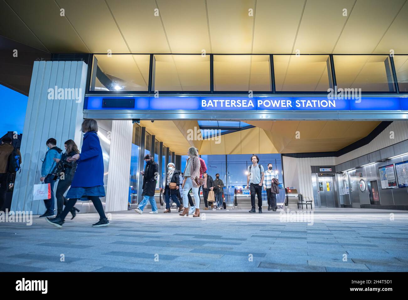 Estación de metro Battersea Power Station Foto de stock