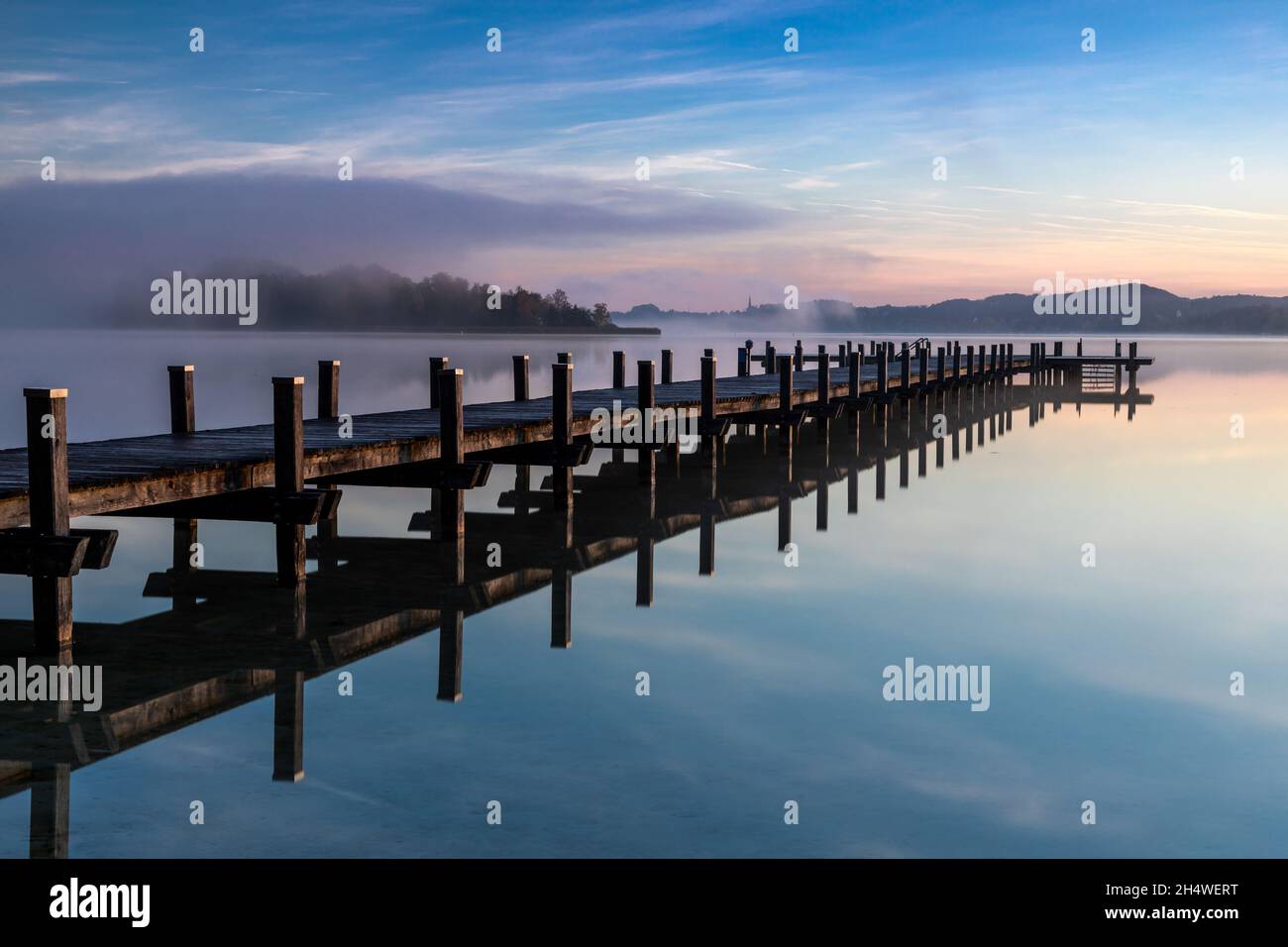 Amanecer en el lago Woerthsee, Baviera, Alemania, Foto de stock