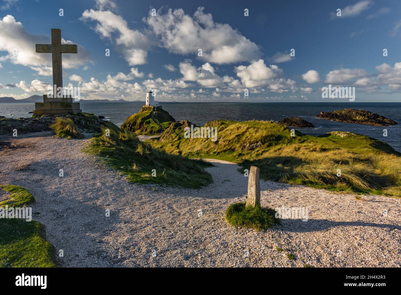 Faro de la isla de Llanddwyn, Twr Mawr, Ynys Llanddwyn en Ynys Mon (Anglesey), Gales del Norte. Foto de stock