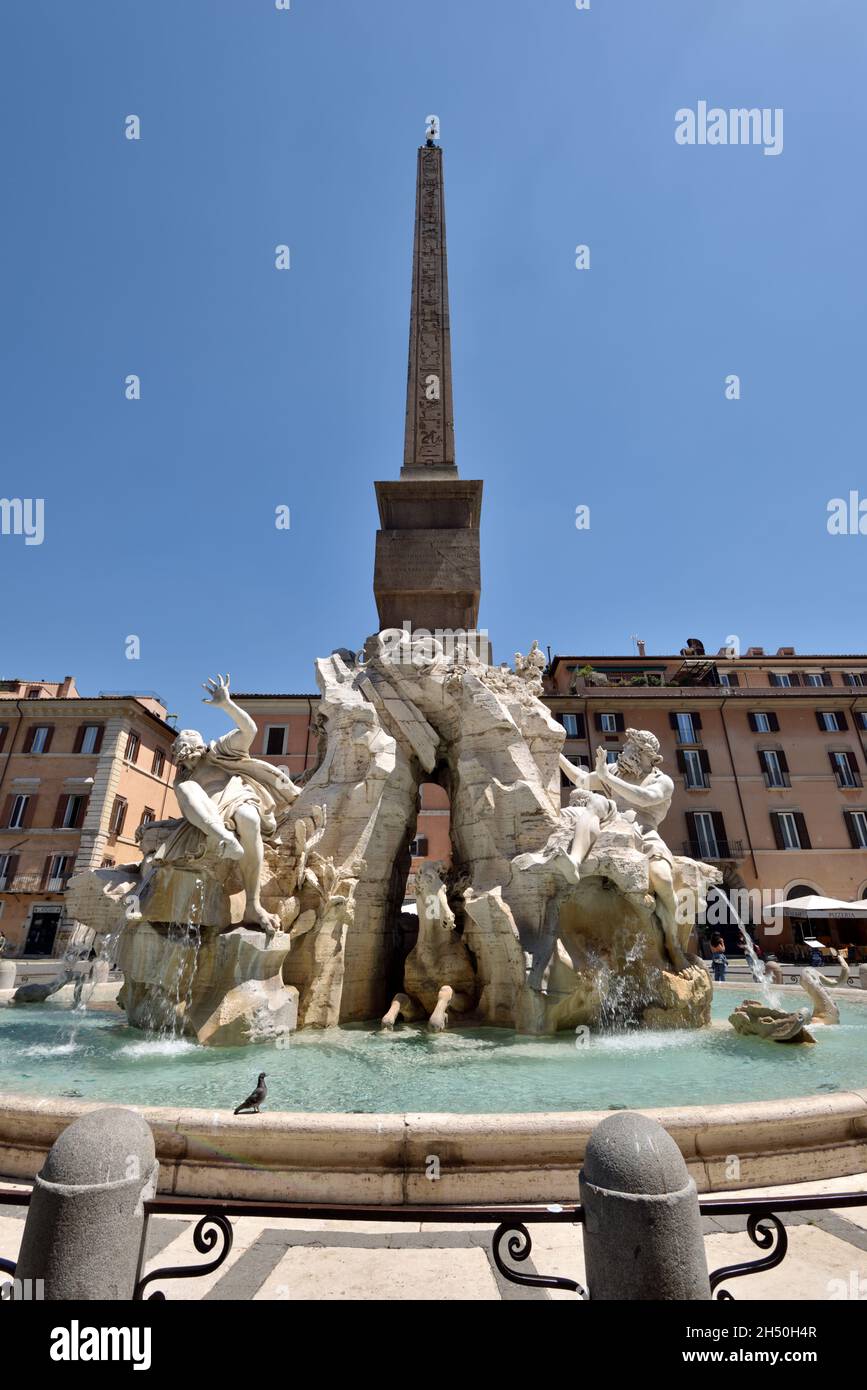 fuente de los cuatro ríos, piazza navona, roma, italia Foto de stock