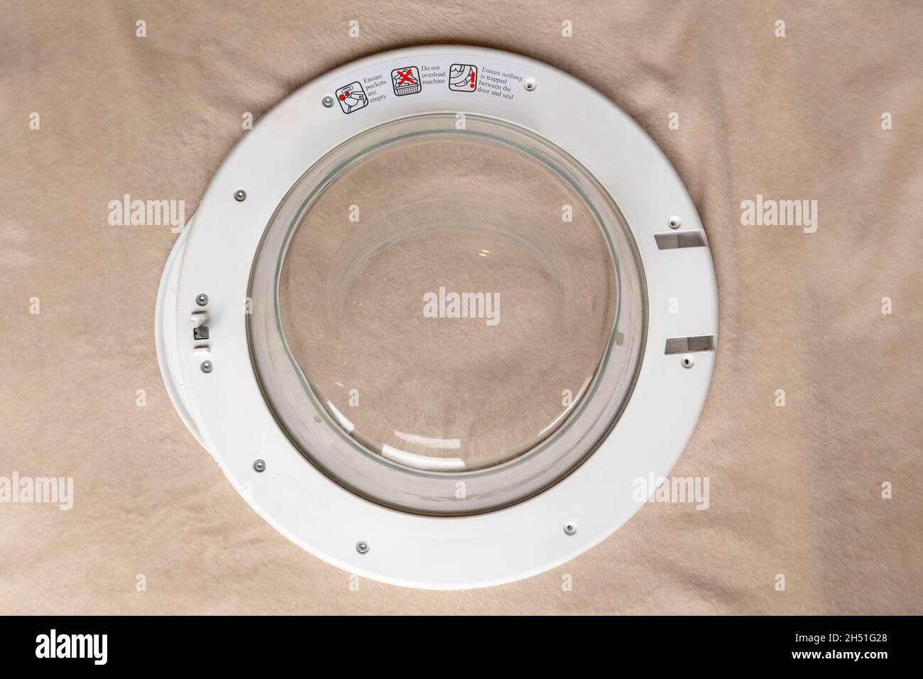 Parte trasera de la lavadora fotografías e imágenes de alta resolución -  Alamy