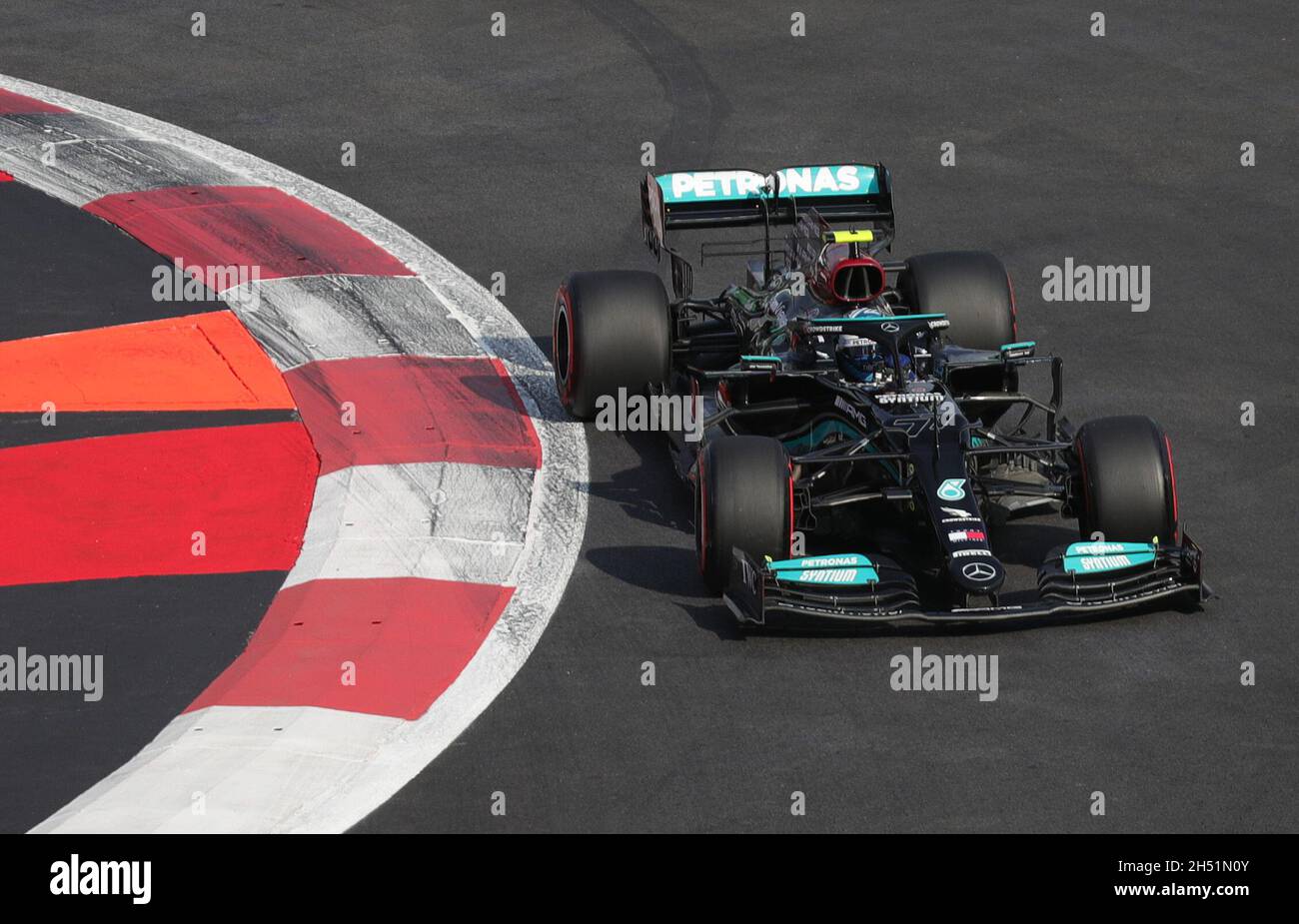 Fórmula Uno F1 - Gran Premio de México - Autodromo Hermanos Rodríguez,  Ciudad de México, México - 5 de noviembre de 2021 Mercedes' Valtteri Bottas  en acción durante la práctica REUTERS/Henry Romero