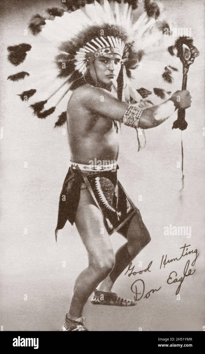 Tarjeta de exposición coleccionable que representa al actor nativo americano Dan Eagle Foto de stock