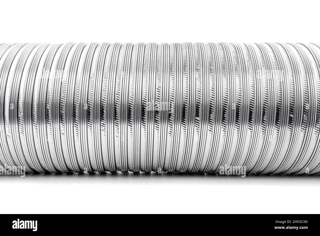 Tubo de aluminio corrugado flexible, resistente a altas temperaturas,  aislado sobre fondo blanco Fotografía de stock - Alamy