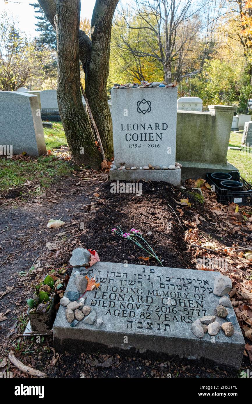 Cantante y compositor canadiense Leonard Cohen Tombstone, Congregación Shaar Hashomayim Cemetery, Mont Royal, Montreal, Quebec, Canadá Foto de stock